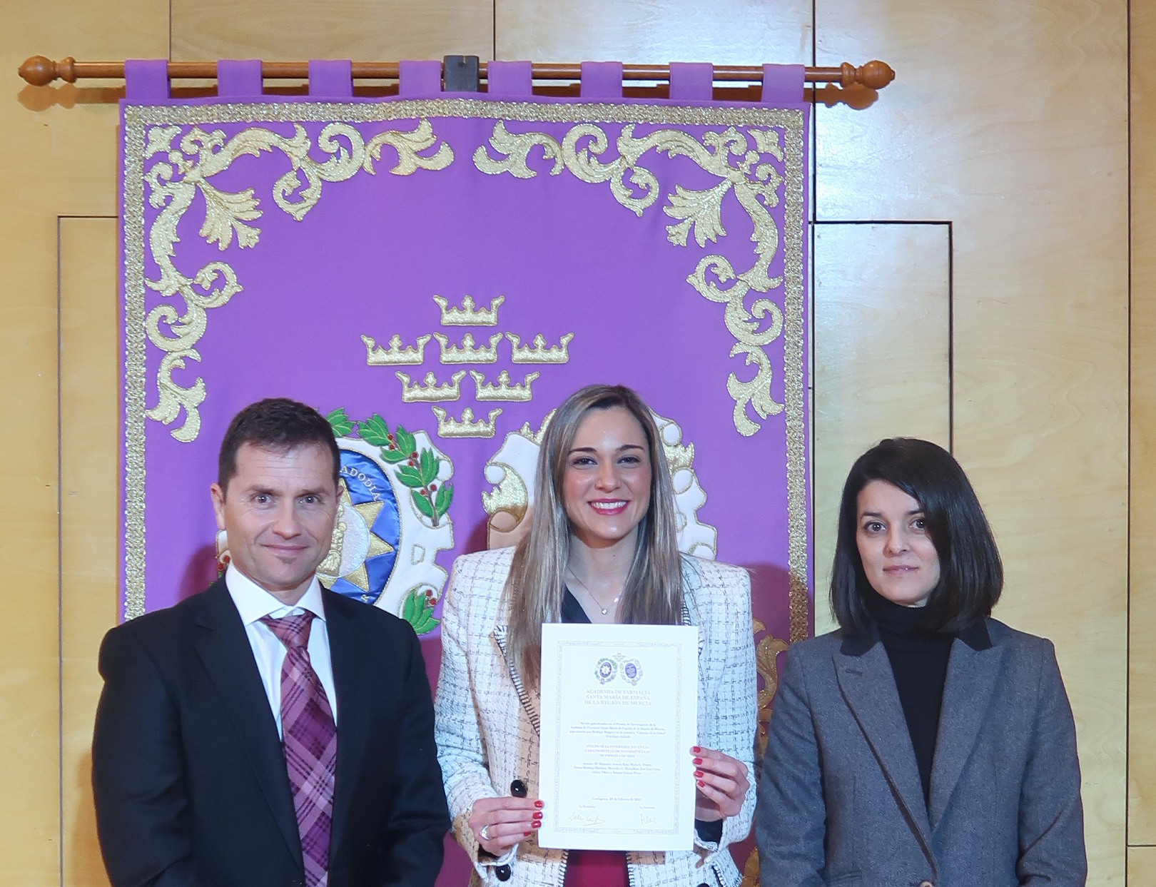 Una investigación sobre las nanoparticulas de seda recibe el premio de Investigación de 2022 de la Academia de Farmacia Sta. María de España de la Región de Murcia